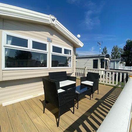 8 Bed Sun Decked Caravan Unlimited High Speed Wifi And Fun At Seawick Holiday Park Clacton-on-Sea Dış mekan fotoğraf