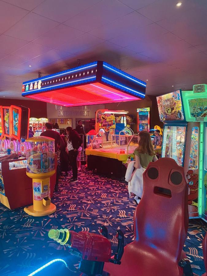 8 Bed Sun Decked Caravan Unlimited High Speed Wifi And Fun At Seawick Holiday Park Clacton-on-Sea Dış mekan fotoğraf