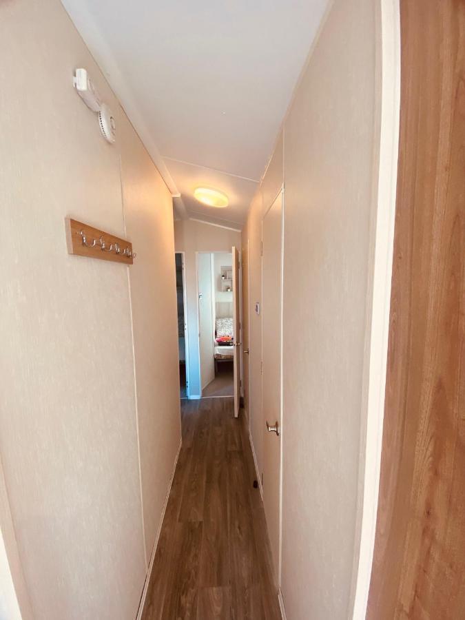 8 Bed Sun Decked Caravan Unlimited High Speed Wifi And Fun At Seawick Holiday Park Clacton-on-Sea Dış mekan fotoğraf
