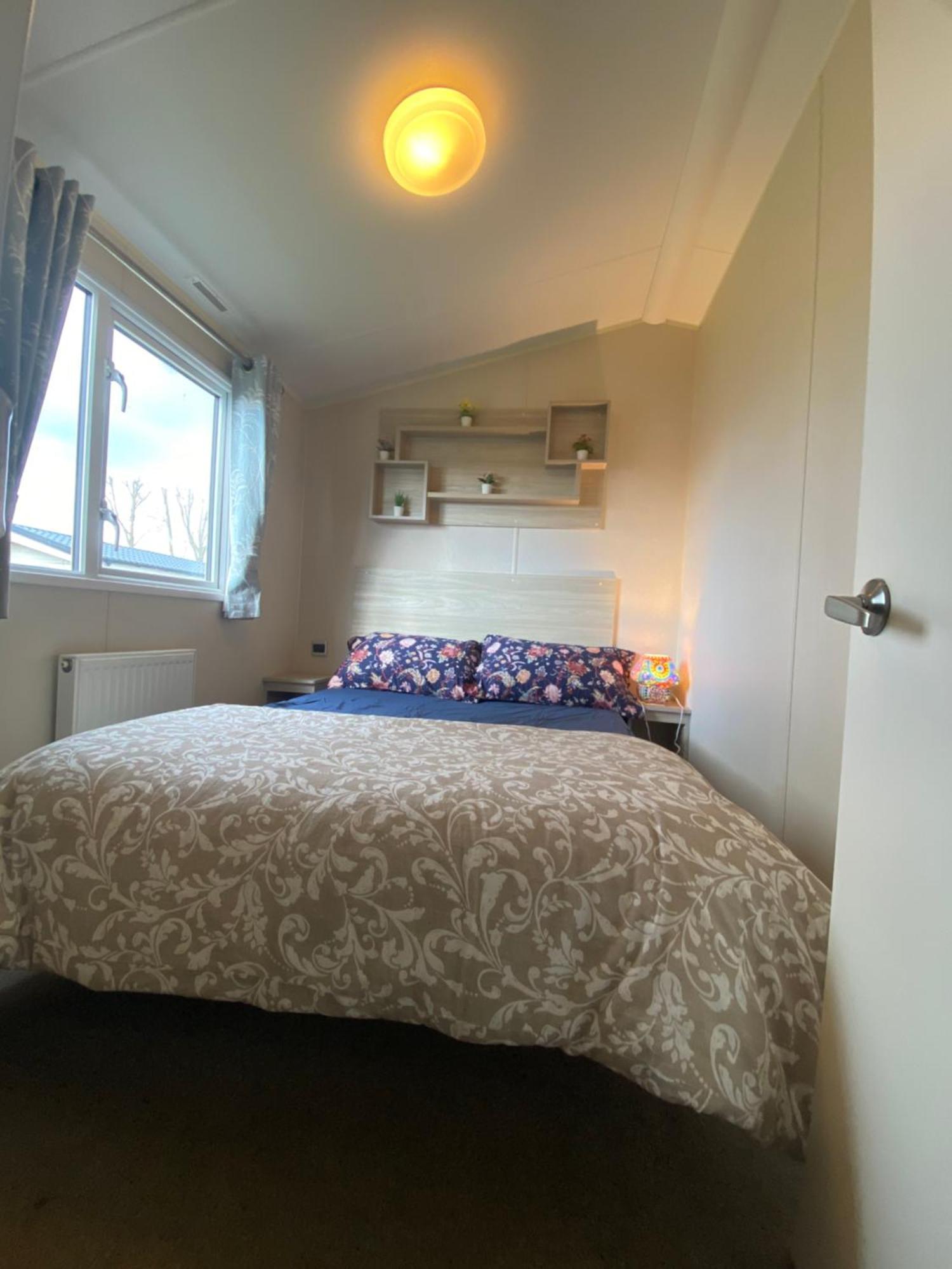 8 Bed Sun Decked Caravan Unlimited High Speed Wifi And Fun At Seawick Holiday Park Clacton-on-Sea Dış mekan fotoğraf