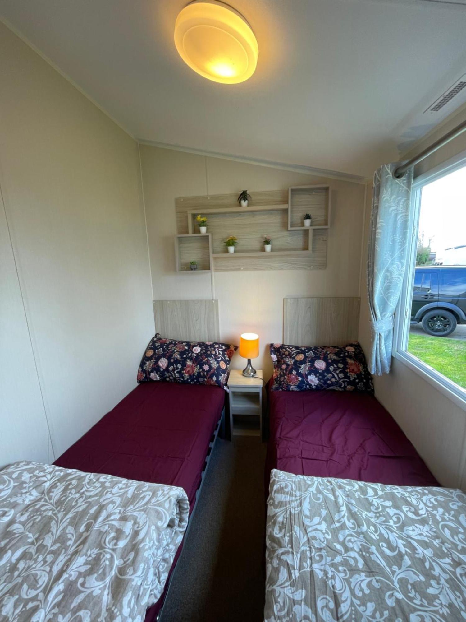 8 Bed Sun Decked Caravan Unlimited High Speed Wifi And Fun At Seawick Holiday Park Clacton-on-Sea Dış mekan fotoğraf